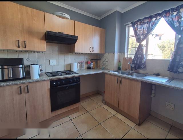 2 BEDROOM TOWNHOUSE FOR SALE IN CASTLEVIEW